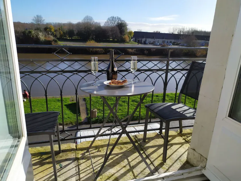 Grand Appartement de Charme sur la Rivière - Image 1