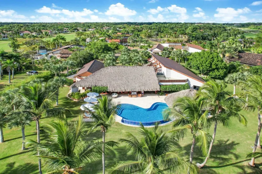 Batey 16: Caribbean heaven, saltwater pool, full staff, ocean view, 2 golf carts - Image 1