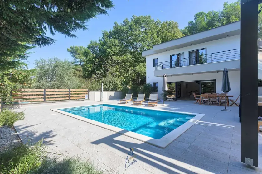 Secluded pine forest villa by the sea for up to 8 guests - Image 1