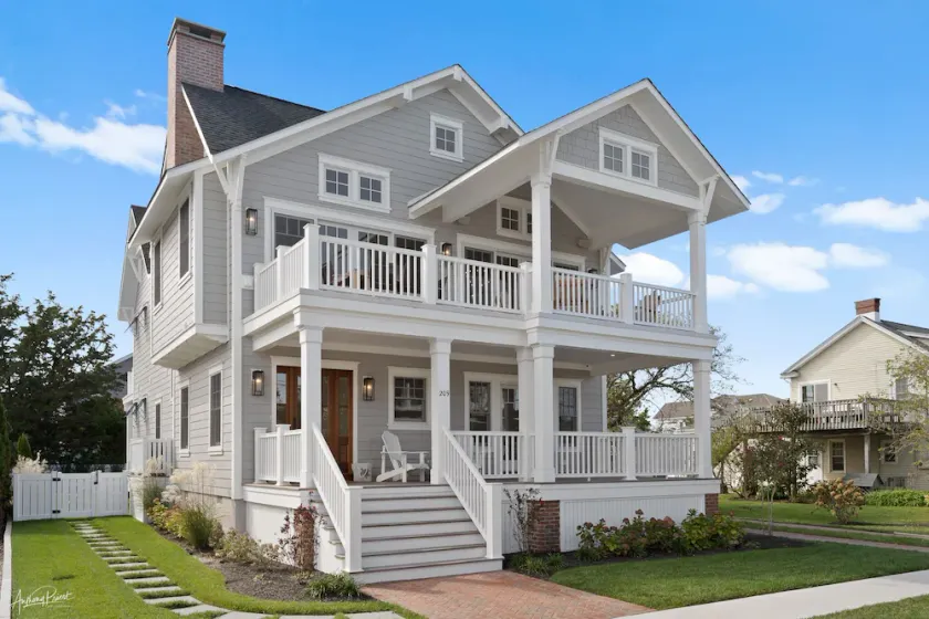 Amazing 6 Bedroom 5.2 Bath Home! - Image 1