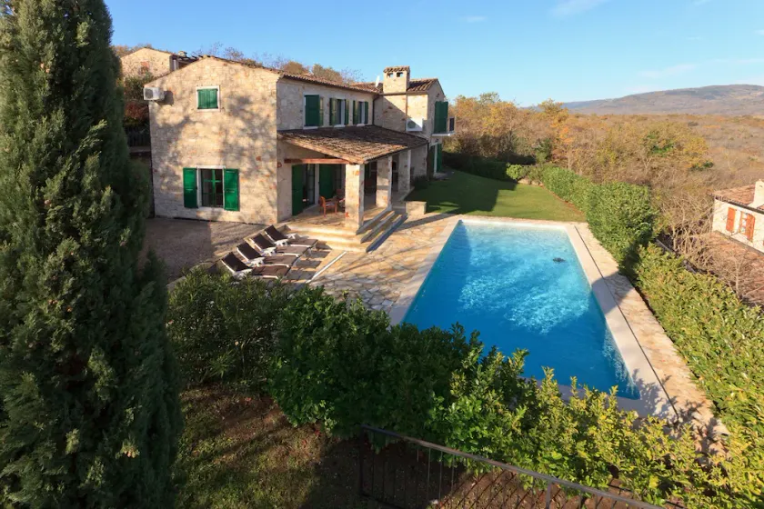 Spacious villa with 10x5m pool, aircon.  Rural retreat,  stunning views. - Image 1