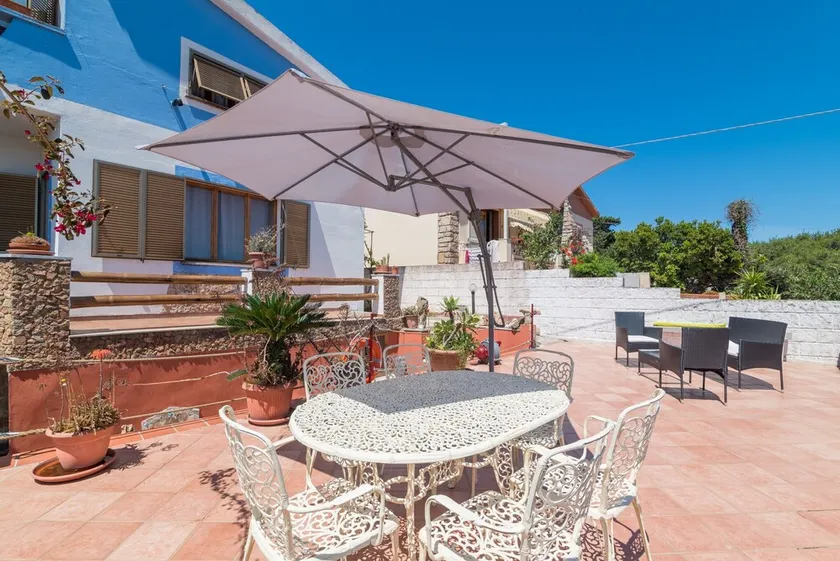 Grande Appartamento with Hills View, Wi-Fi & Terrace - Image 1