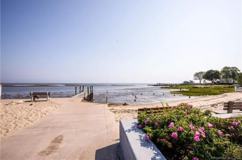 Steps to the Beach, Cozy Year Round Cottage 🐾 Pet Friendly - Image 1