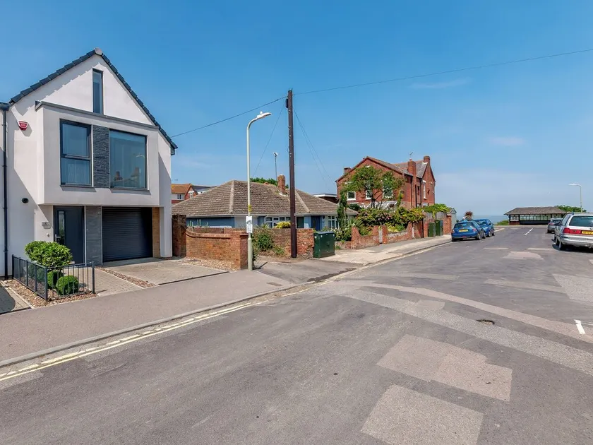 3 bedroom accommodation in Whitstable - Image 1