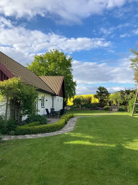Beautiful cozy cottage in the countryside - Image 1