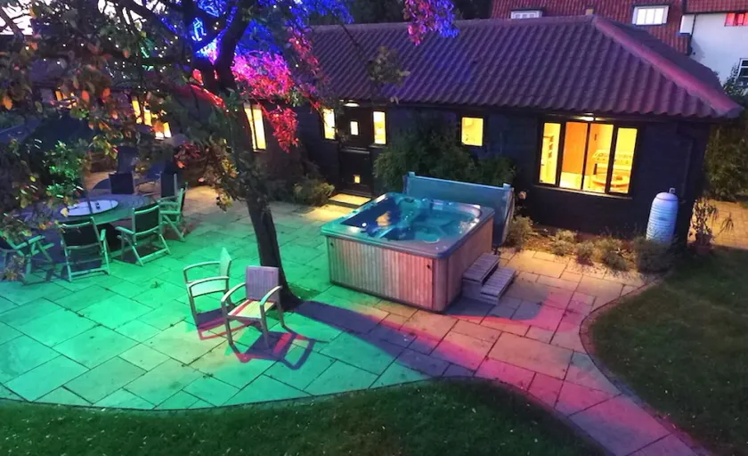 Suffolk getaway with hot tub - Image 1