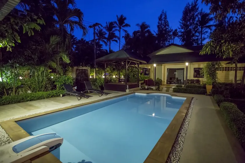 Wonderful Family Garden Villa, very close to the beach, private and spacious. - Image 1