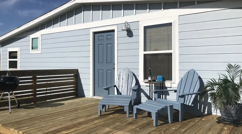 Vacay Getaway! Cozy Coastal South Bay Blue Bungalow - Image 1
