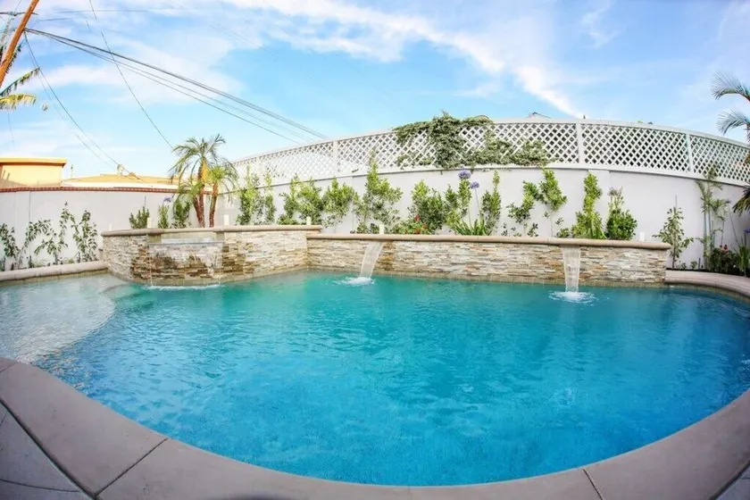 Stunning Pool/Jac Home: 5 EnSuites & Game Room - Image 1