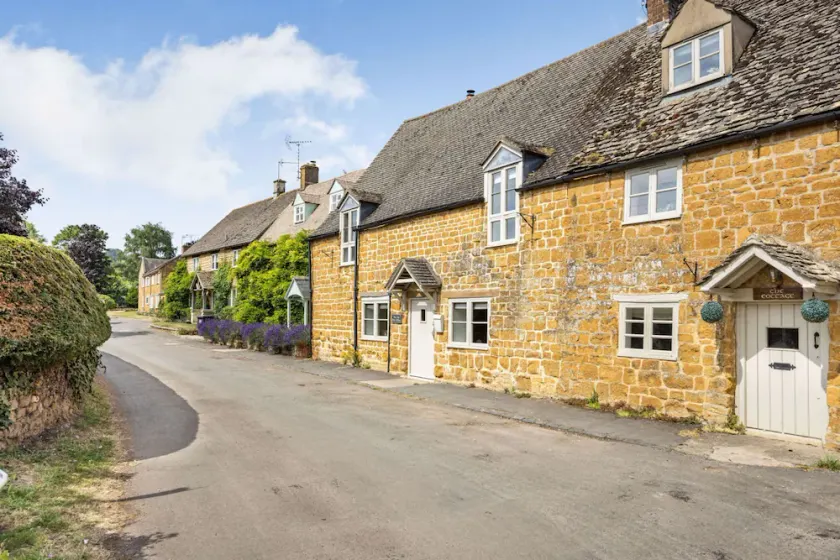 Family friendly period holiday cottage in the Cotswolds - The Old Post Office - Image 1