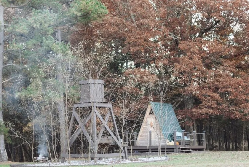 Two cozy pods with water tower - Image 1