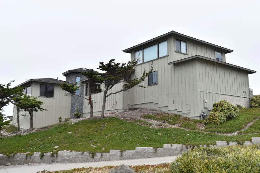 Stunning Upclose Ocean Views - Licence # 0104 - Image 1