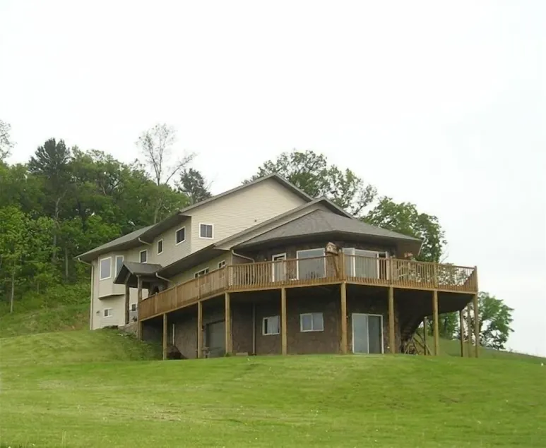 Quiet Country Comfort w Long Views - Image 1