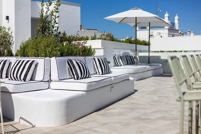 Holiday Apartment \"Suite Con Balcón 1\" with 2 Balconies, Shared Terrace & Wi-Fi - Image 1