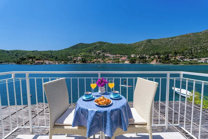 Quiet & relaxing seafront apartment 10 minutes from Dubrovnik - Apartment Lucija - Image 1