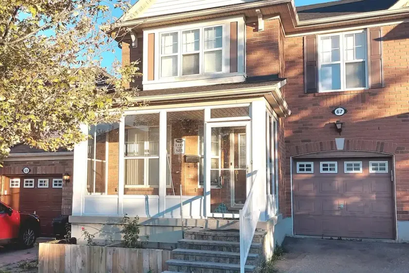 Beautiful, Ideally located luxury entire 4 bedroom + Parking - Image 1