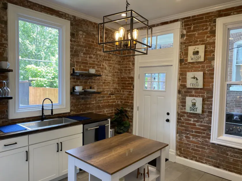 Newly Remodeled 3 Bedroom - Off Street Parking - Image 1