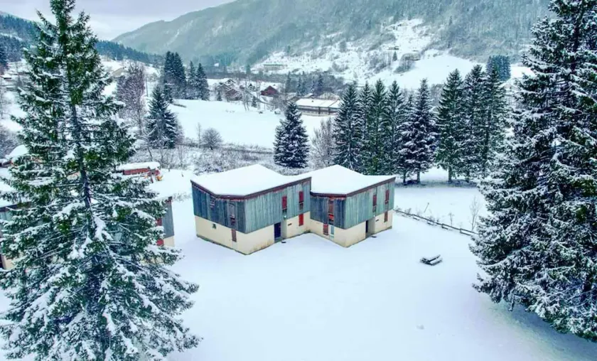 2-Bedroom Home in Monts Jura - Image 1