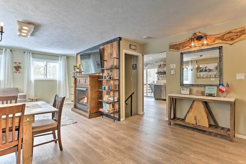 Large Private Rustic Retreat w/hot tub, fire pit, game room - Image 1