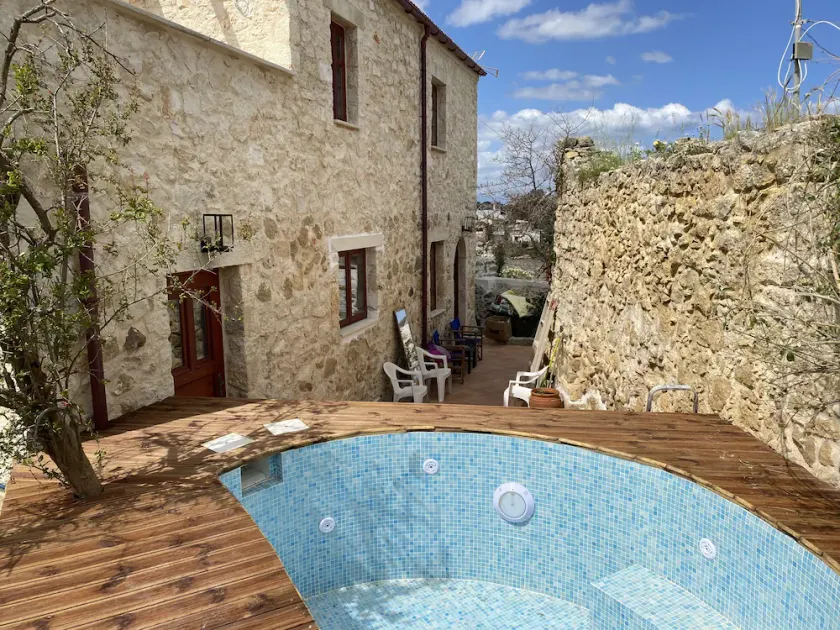 La Perla de Maroulas - Image 1