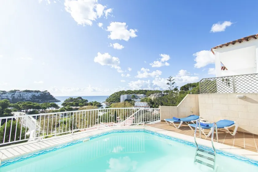 Febrer hus med privat pool og udsigt over stranden i Cala Galdana - Image 1