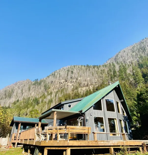 Riverfront Cabin in Zeballos - Fish & explore the West Coast - Image 1