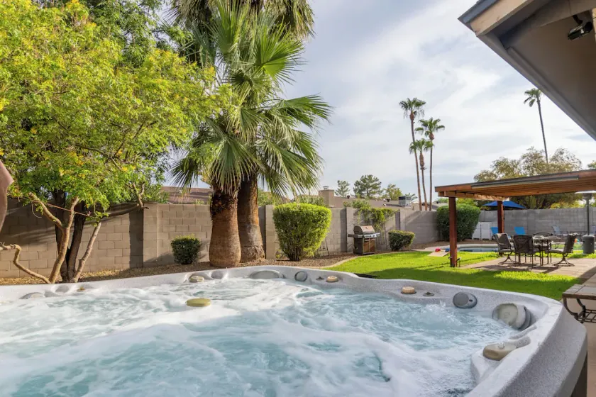 The VACATION STATION. Newley remodeled  2100 sqft. w POOL and  Ping Pong room. - Image 1
