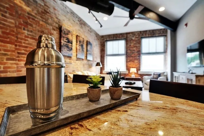#Wilmington Loft Market and Front - Image 1