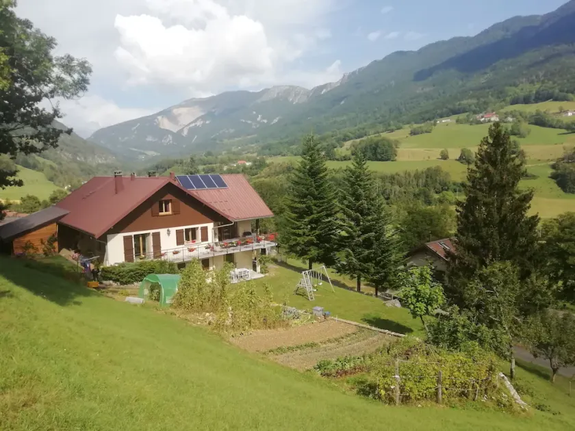 Gîte de La Poivrière - Location Meublée Dans les Monts Jura - Image 1