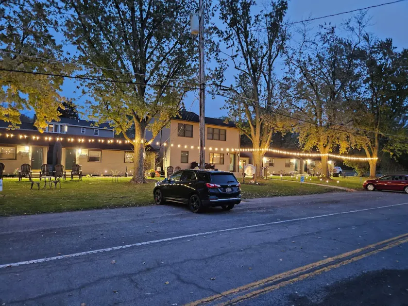 Riverside Motel - Image 1
