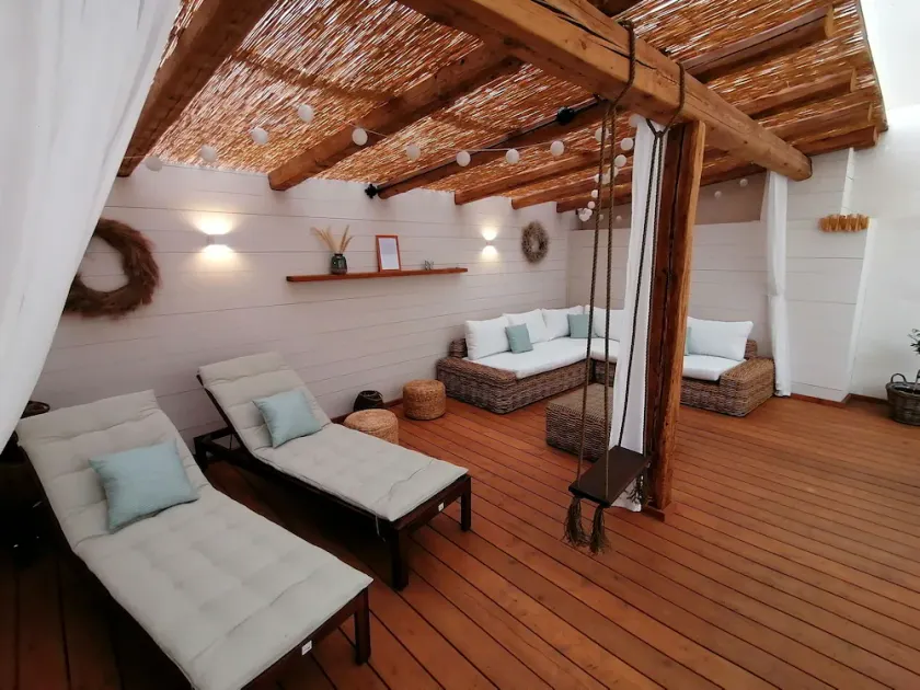 Beautiful Vacation Home with a Hot Tub & Sauna - Image 1