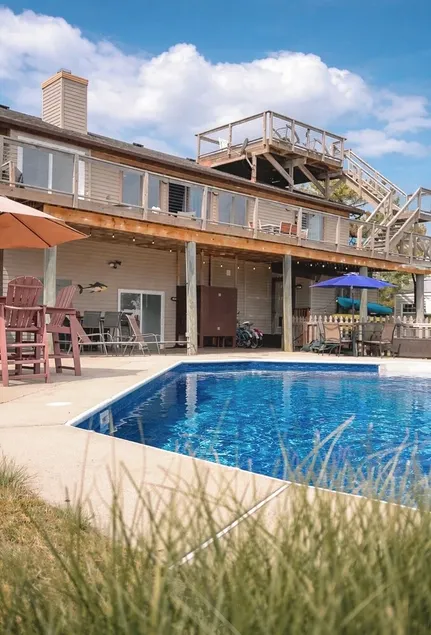 Family friendly beach house. Pool, hot tub, walk to beach. Dog friendly, fenced - Image 1