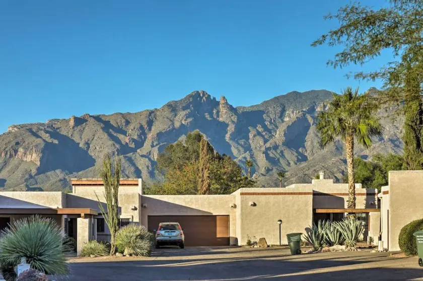 Central Tucson Gated Retreat - Image 1