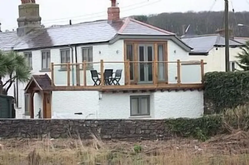 Refurbished Cottage With Large Balcony Overlooking River Neet - Image 1