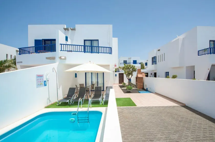 Villa located in Playa Blanca with pool to relax in Lanzarote. - Image 1