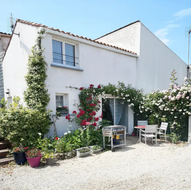 Hus ved foden af Ile d'Oleron, østerside, tæt på strande - Image 1
