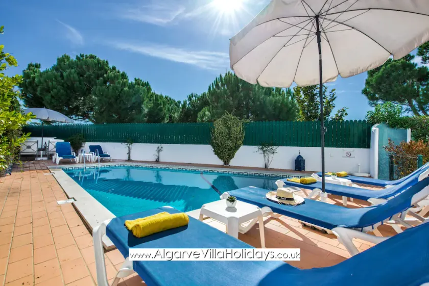 Villa med privat indhegnet pool - WIFI - Få minutters gang til stranden - Image 1