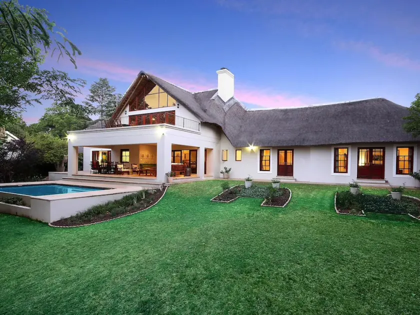 Magnificent luxury home, ideal for work or leisure. ALL Amenities Included. - Image 1
