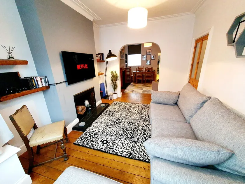 3 bedroom house close to city centre and the university. - Image 1