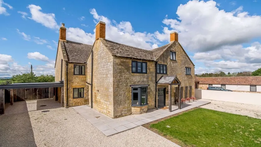 Superb, expansive 5 bedroom former farm house in Broadway - The Farmhouse - Image 1