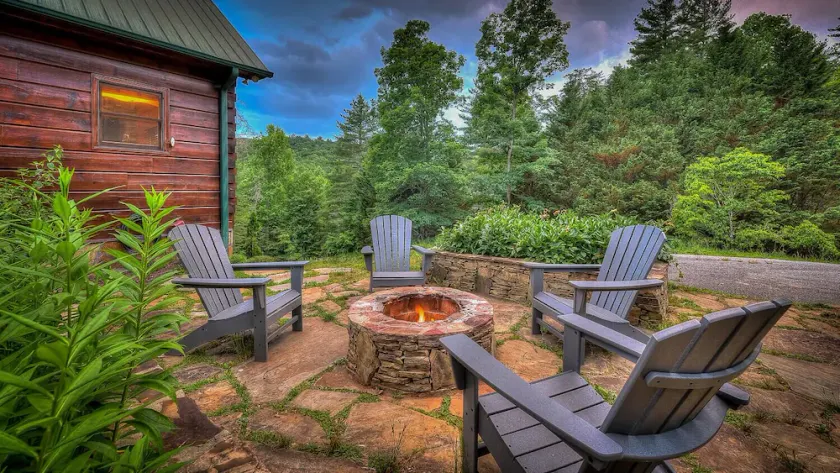 Cabin with 3 bedrooms, game room, sunrise & mountain views! - Image 1