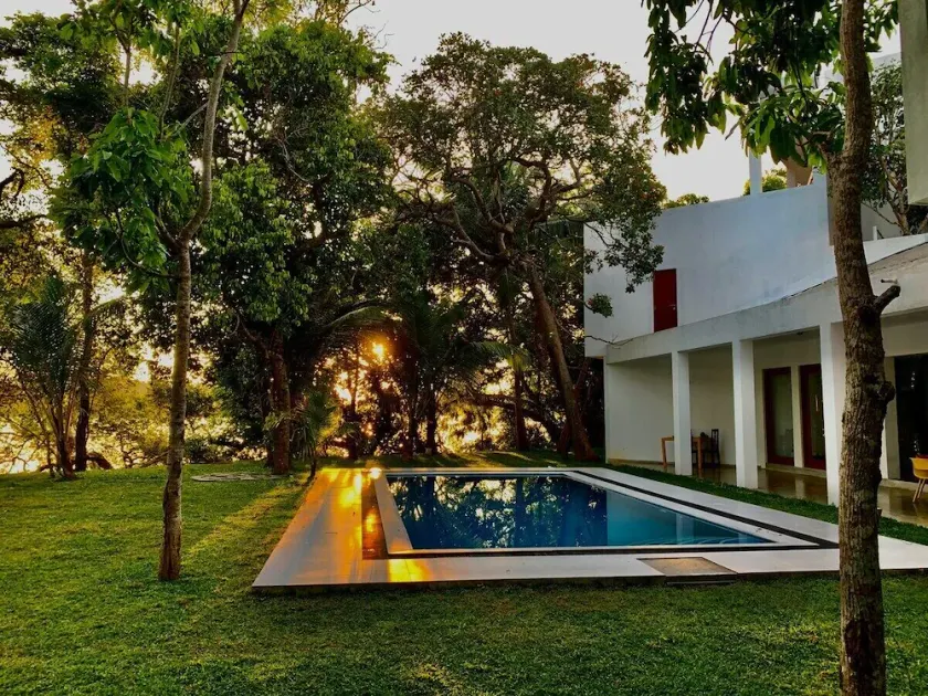 Luxury Villa With Swimming Pool - 10 Minutes From the Beach - Image 1