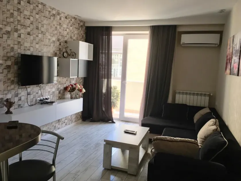 Tbilisi-Apartment On Oniashvili - Image 1