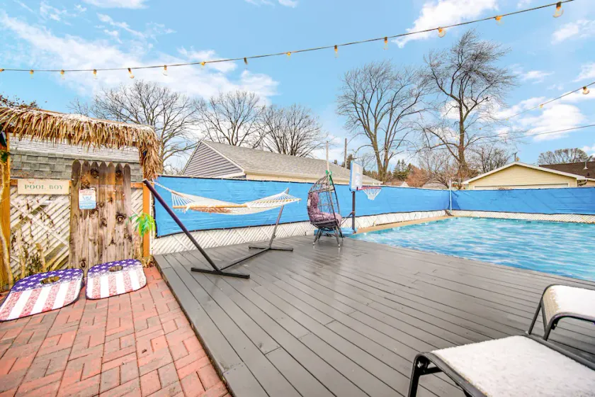 VIP! LUXURY 4BD 5min to Lake Michigan beach Big Pool with heater!! - Image 1