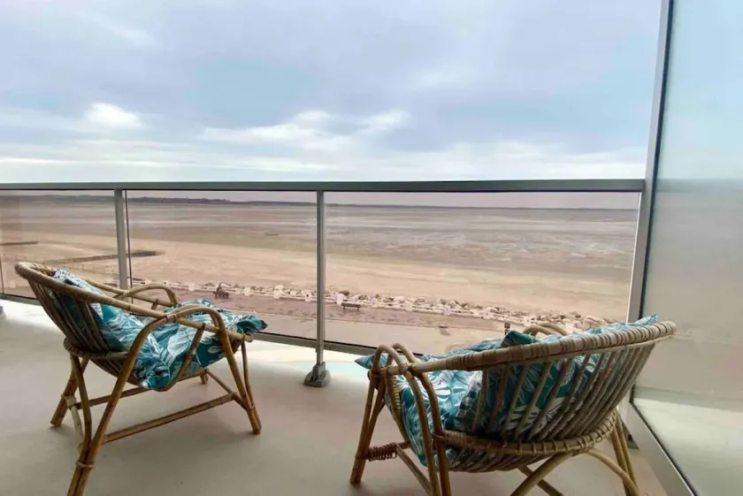 Studio avec balcon, vue panoramique sur la baie - Image 1