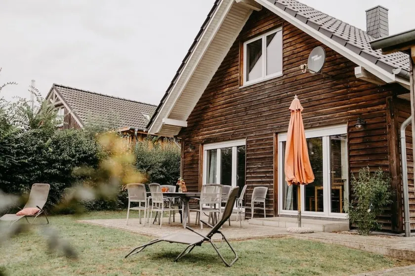 \"Haus Mimi Zarrentin\" au bord du lac Schaalsee avec terrasse et jardin privés. - Image 1