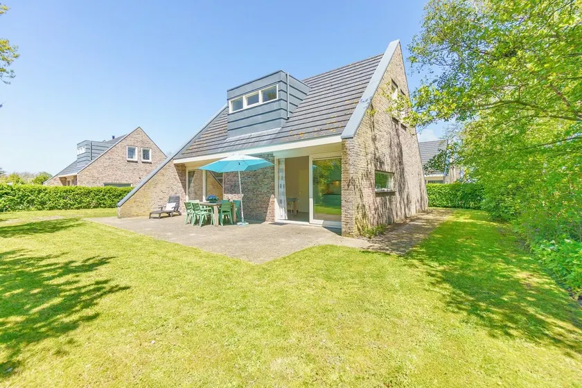 Modern holiday home with a large garden.  Near the beach - Image 1