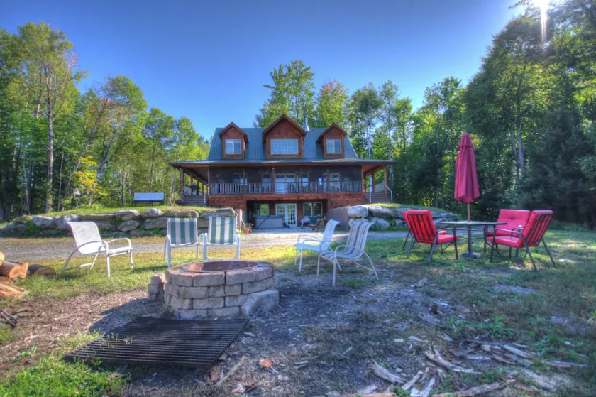 adirondack stil hela säsongen lodge och utväg på ett naturligt avskilt glaciär damm - Image 1