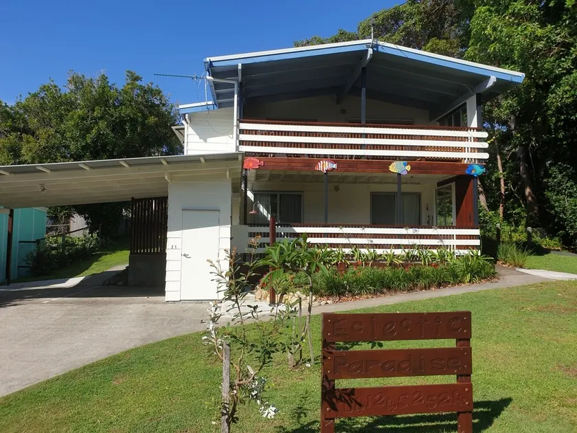 Eclectic Paradise, Large House - Prime Beachside Location ocean side of main rd - Image 1