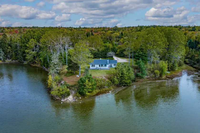 WATERFRONT VIEWS!! - Image 1